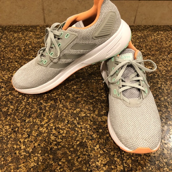 Nike - Picture 2 of 4